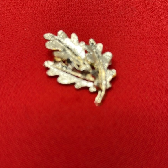 Brooch 3Oak Leaves Gold TONE Pin 2” textured Vintage - Picture 1 of 7